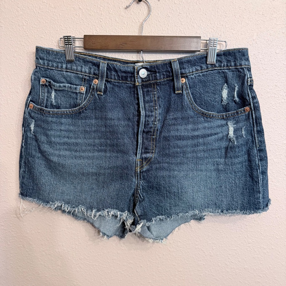 Levis 501 Original Shorts Womens 32 Medium Wash Distressed Raw Hem Button Fly